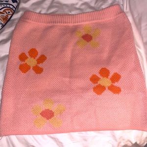 Super comfortable mini skirt, never worn. You can offer a different price